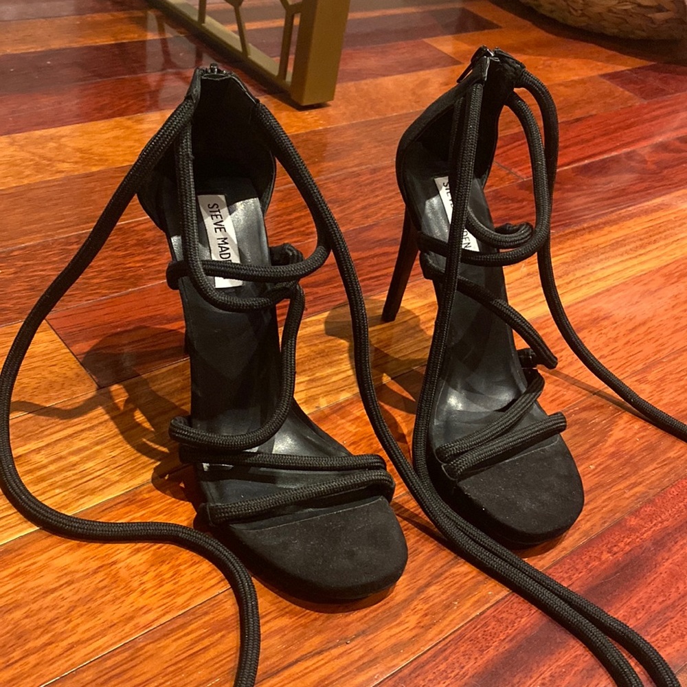 Steve Madden Suede lace up heels. Size 9.5US (fit like a size 9). Very sexy. New